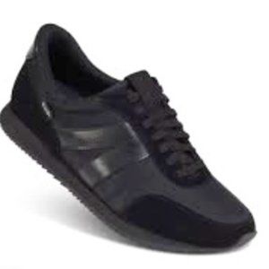 Kizik Milan Black Sneakers, NWT, W9 Versatile hands-free comfort, sleek, stylish